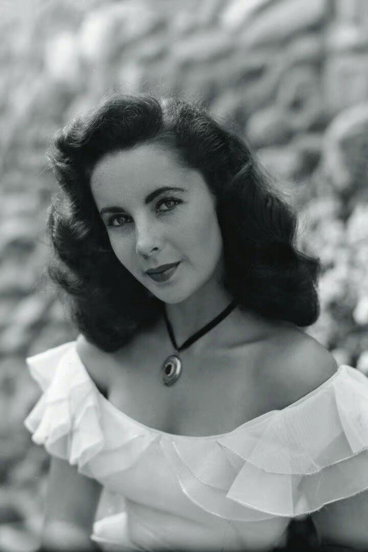  Elizabeth Taylor
