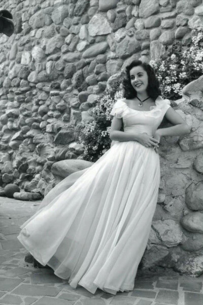  Elizabeth Taylor
