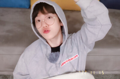 可可爱爱的伯贤
©江允哲