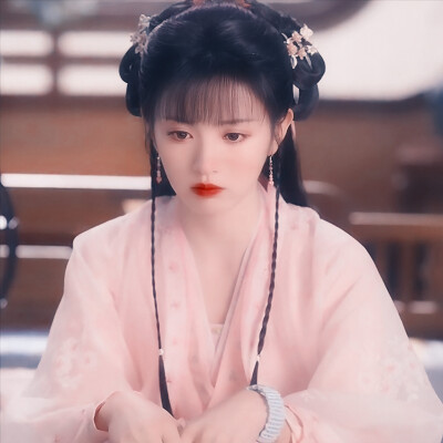 田曦薇©李薇
原©江裴