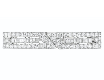 Van Cleef & Arpels 梵克雅宝 钻石发夹 约1925年 镶嵌老式、单切和长方形钻石，铂金和18K白金，约7.3厘米。成交价3万美元 Art Deco 装饰艺术风格
