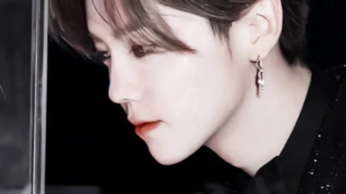 /鹿晗/
素材来源:甜岛店长、软归_
_既然要算账，就别玩那套虚的_
_要玩就玩大的，就赌，她先爱谁_