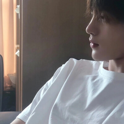 【锦鲤-】男生 头像 自截