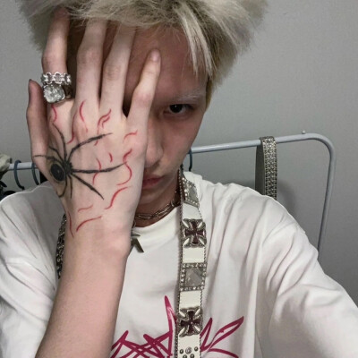 【锦鲤-】男生 头像 自截