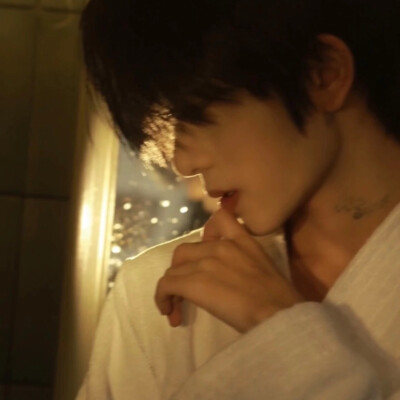 【锦鲤-】男生 头像 自截