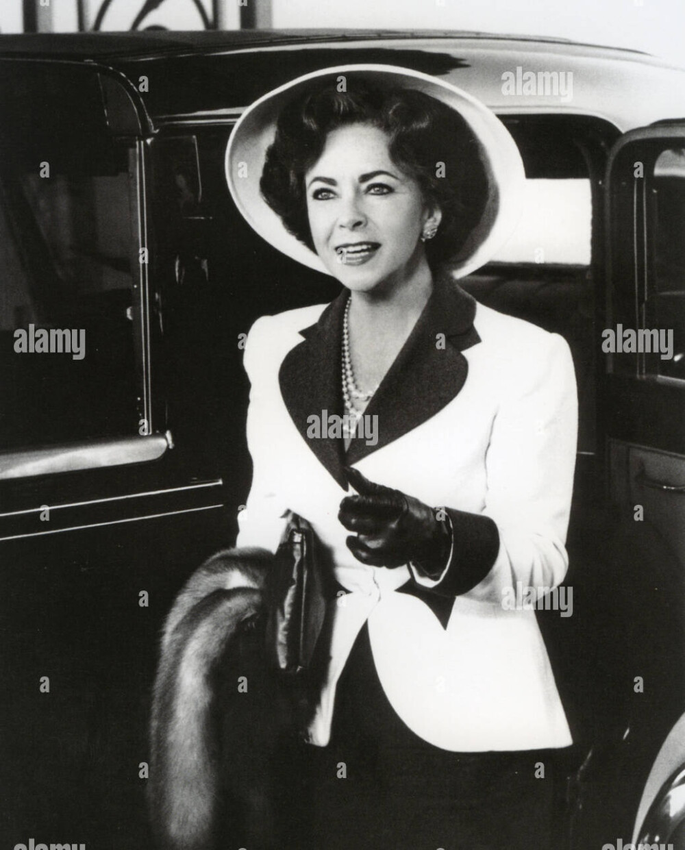  Elizabeth Taylor
