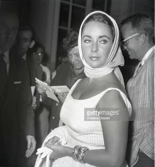  Elizabeth Taylor
