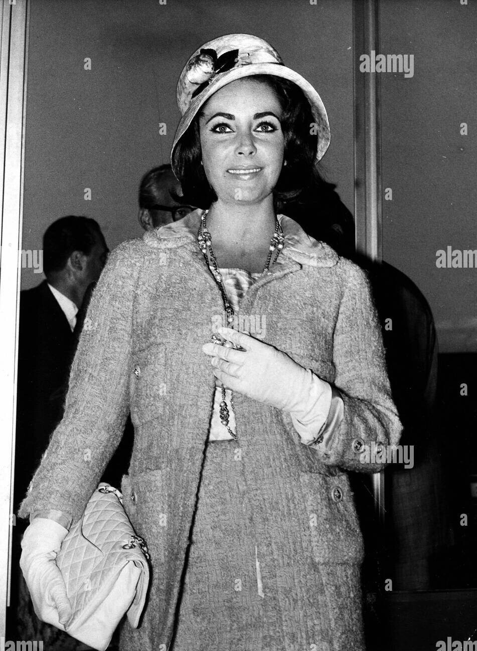 Elizabeth Taylor
