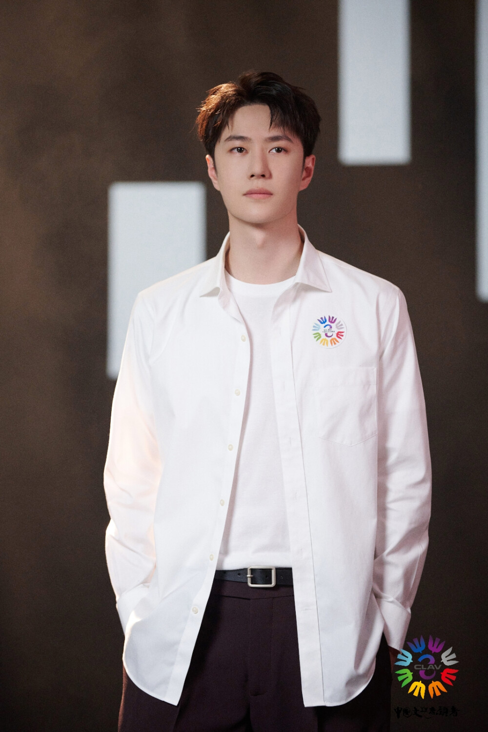 YIBO-OFFICIAL：
#王一博追光的人#
高扬信仰的风帆，激荡时代的风尚。和文艺志愿者@UNIQ-王一博 一起，致敬大国重器建设者，弘扬时代风尚！#文艺志愿者致敬大国重器##文艺志愿者时代风尚行动# ​​​