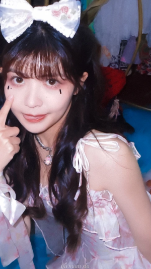 甜妹8选1【虞书欣，田曦薇，章若楠，赵露思，徐梦洁，沈月，谭松韵，赖美云】从左到右哦~