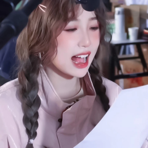 甜妹8选1【虞书欣，田曦薇，章若楠，赵露思，徐梦洁，沈月，谭松韵，赖美云】从左到右哦~