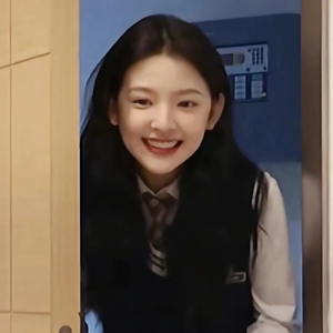 甜妹8选1【虞书欣，田曦薇，章若楠，赵露思，徐梦洁，沈月，谭松韵，赖美云】从左到右哦~