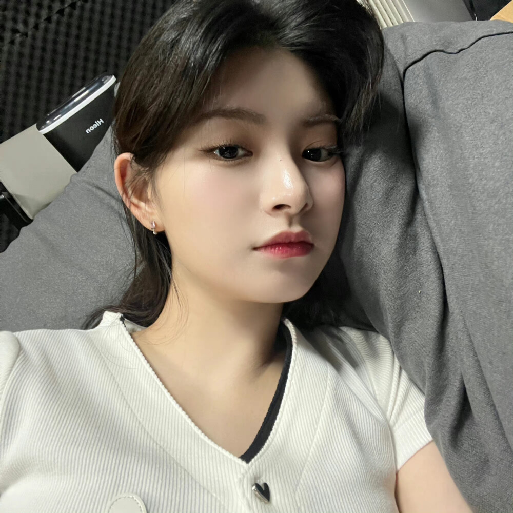 王怡人 の 头像 /图源见logo 676767侵删