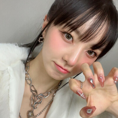 朴莳恩
Minnie
李珠贤
李宥姃