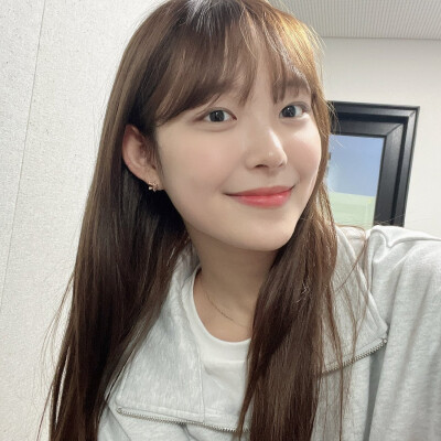 朴莳恩
Minnie
李珠贤
李宥姃