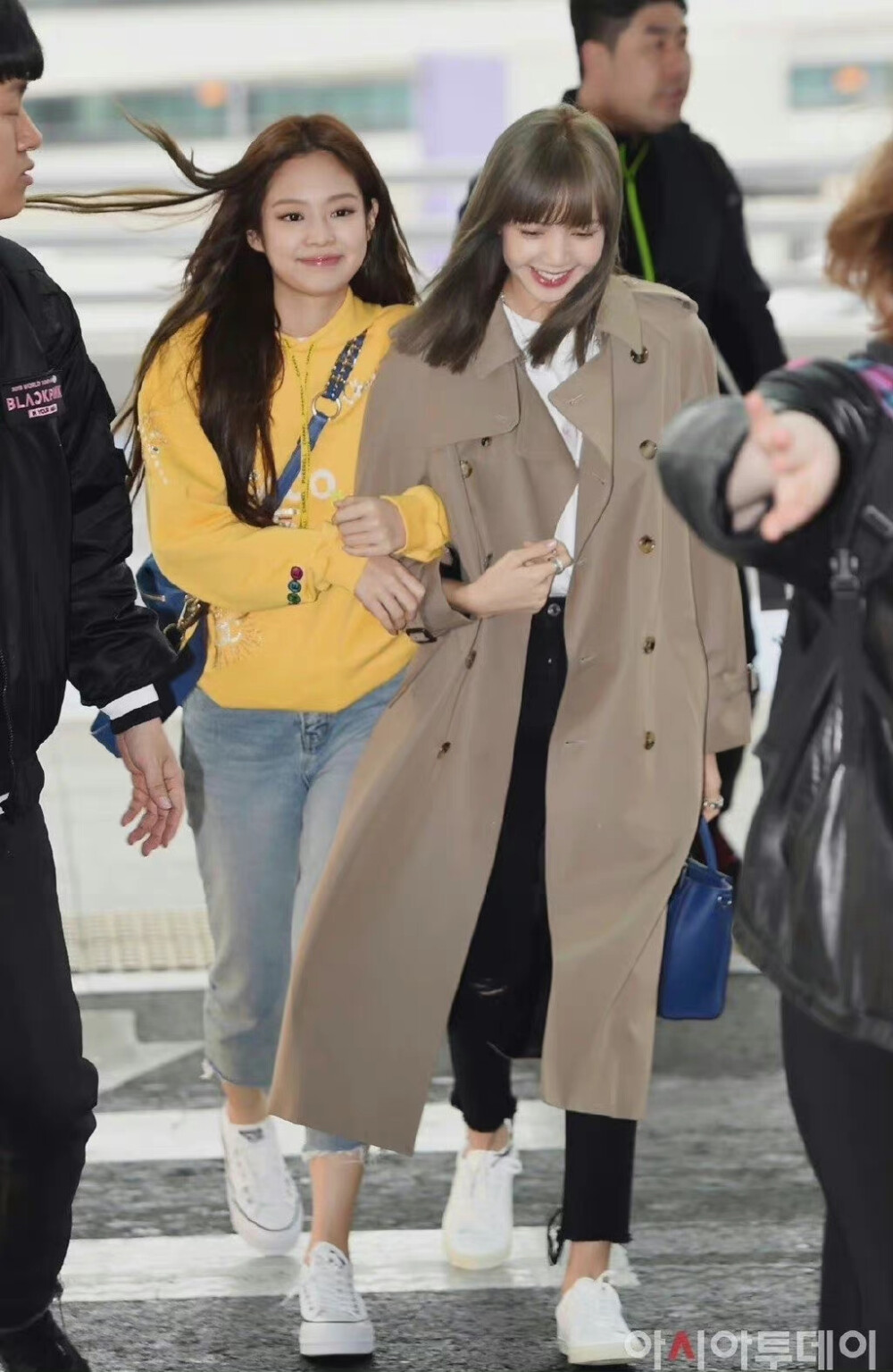 lisa & jennie /图源见logo 676767侵删 - 堆糖,美图壁纸兴趣