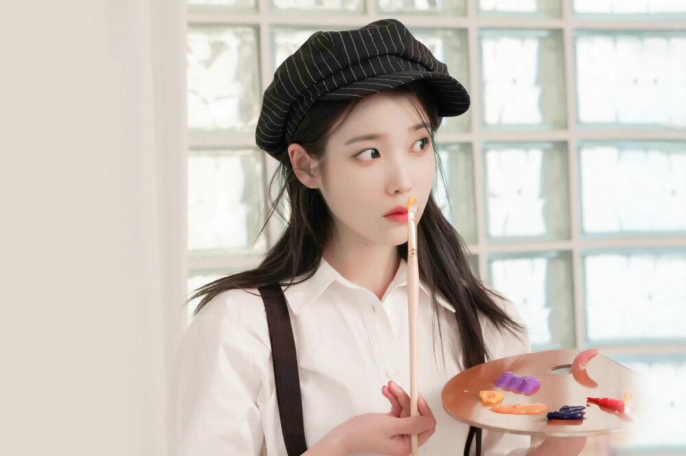 IU | 台历花絮图
cr:__南宫_