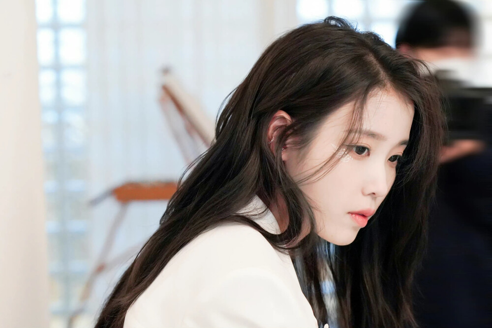 IU | 台历花絮图
cr:__南宫_