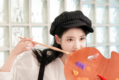 IU | 台历花絮图
cr:__南宫_