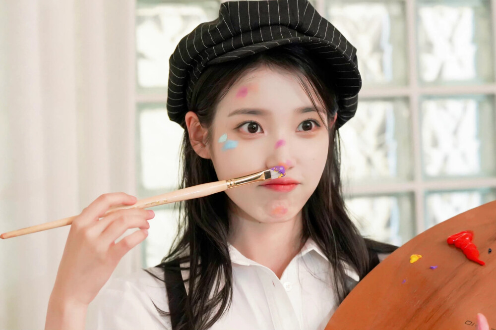 IU | 台历花絮图
cr:__南宫_