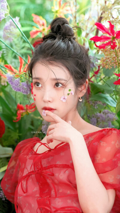 IU | 台历花絮图
cr:Sheila_iu