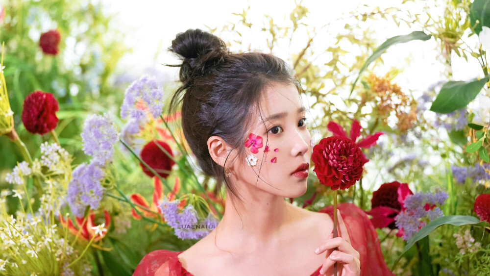 IU | 台历花絮图
cr:Sheila_iu