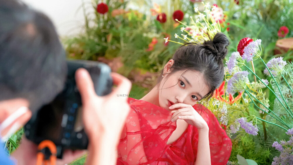 IU | 台历花絮图
cr:Sheila_iu