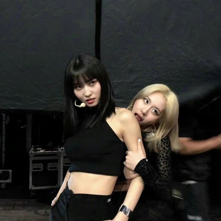 momo & chaeyoung
/图源见logo ​​​侵删