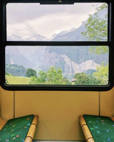 火车窗外景