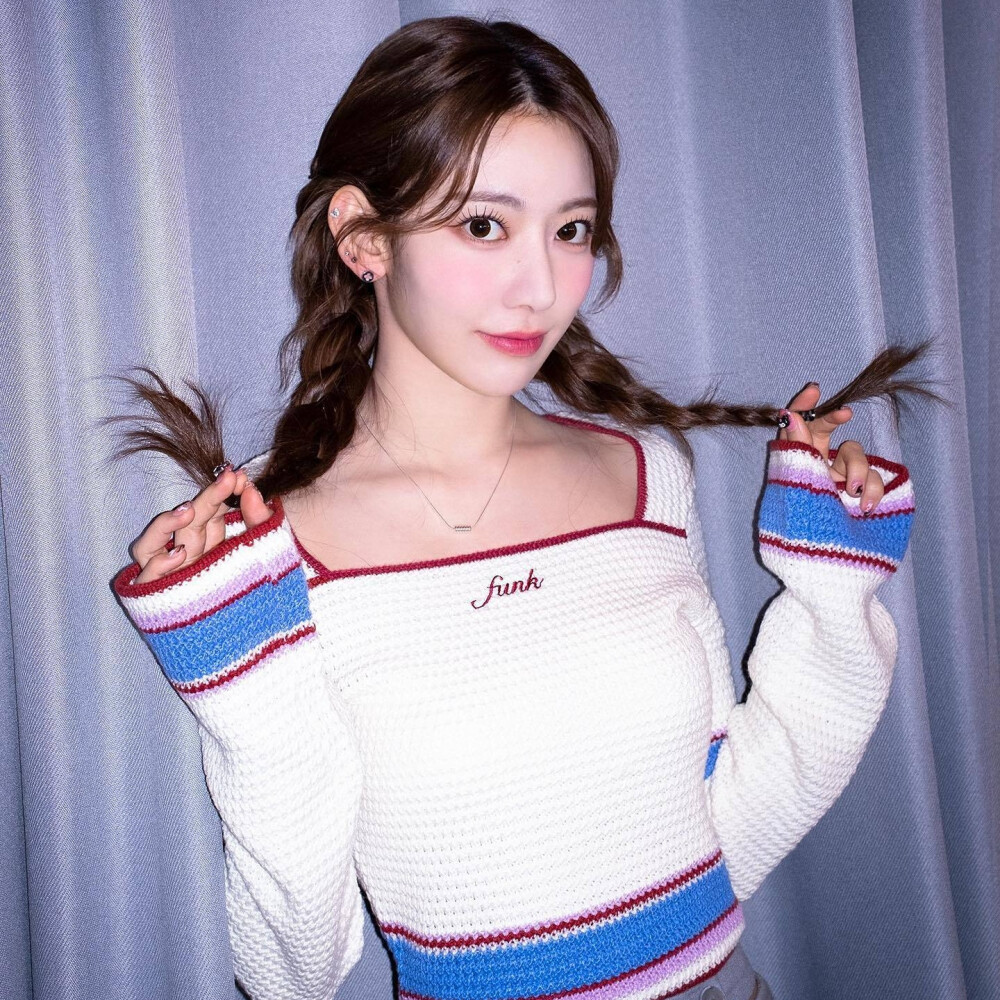 坂本舞白
宫脇咲良