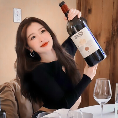 虞书欣
愿日子都是清透，抬头遇见都是温柔."