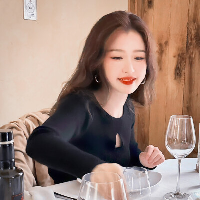 虞书欣
愿日子都是清透，抬头遇见都是温柔."