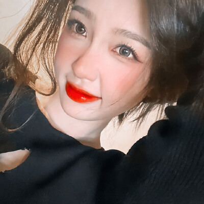 虞书欣
愿日子都是清透，抬头遇见都是温柔."