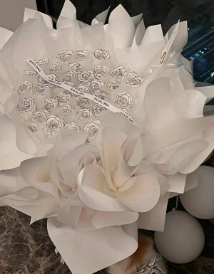 朋友圈背景图
.怪风太温柔像老朋友像旧时候。