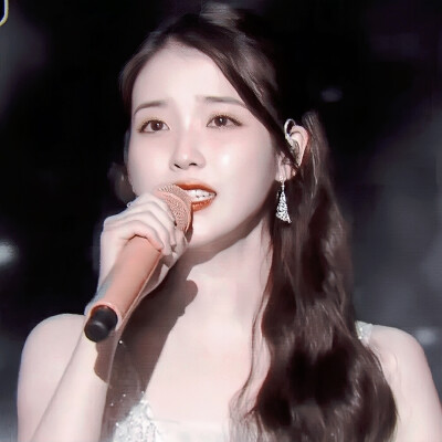 “纯粹而又热烈的爱 只需默默的支持 ​​​​”
