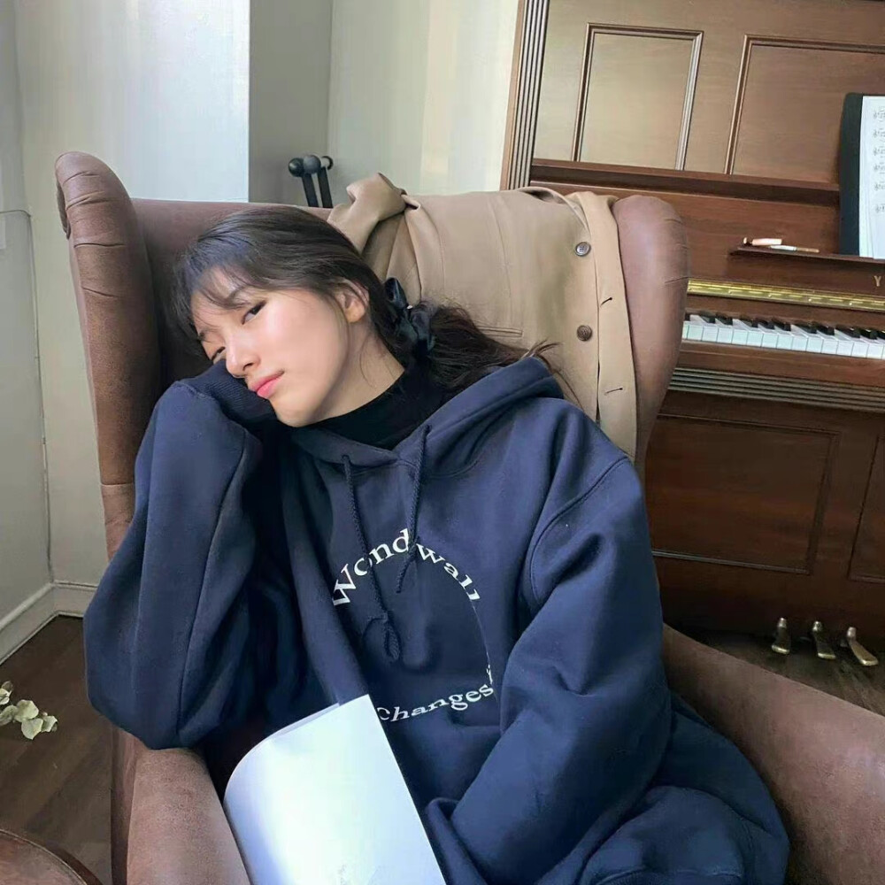 裴秀智 suzy
/图源见logo ​​​侵删