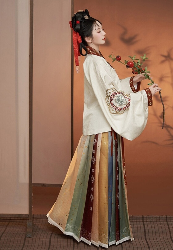 明制 熊猫 柿子
来源：钟灵记