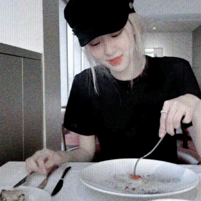  There are only two ways of life:腐烂或燃烧