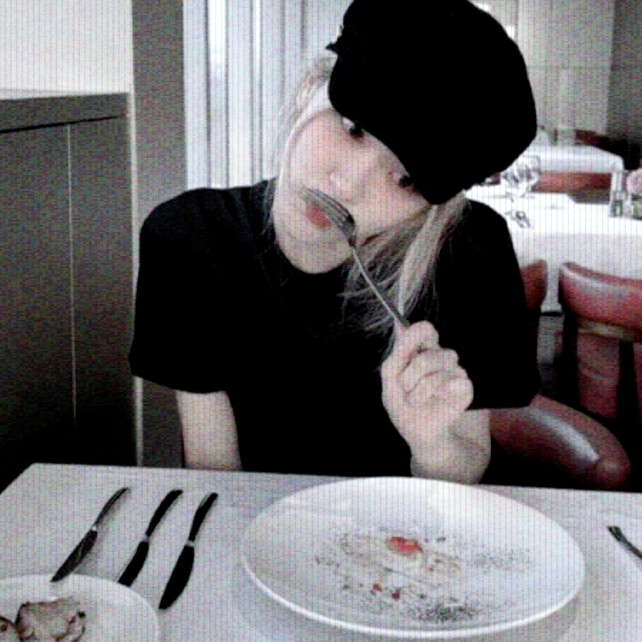  There are only two ways of life:腐烂或燃烧