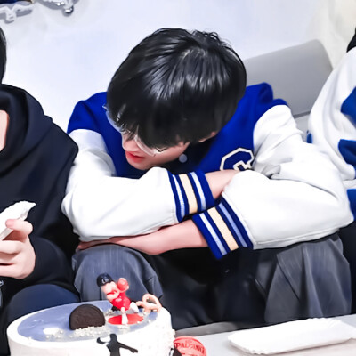 张极
抱图留评·禁二改 转载标明