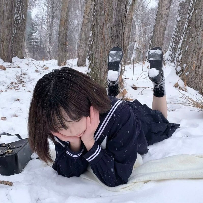 女头 /冻的瑟瑟发抖的时候 没有一片雪花是无辜的.