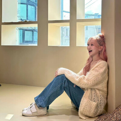 柳洙正 Sujeong
/图源见logo ​​​侵删