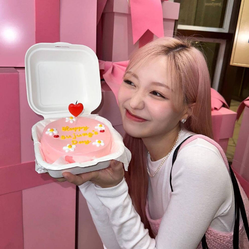 柳洙正 Sujeong
/图源见logo ​​​侵删