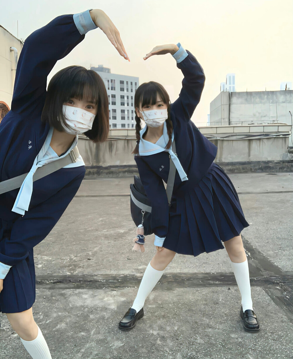 制服少女
朋友圈背景