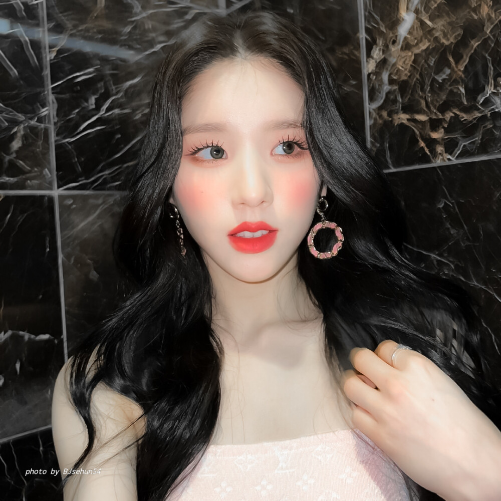 
『HeeJin』
