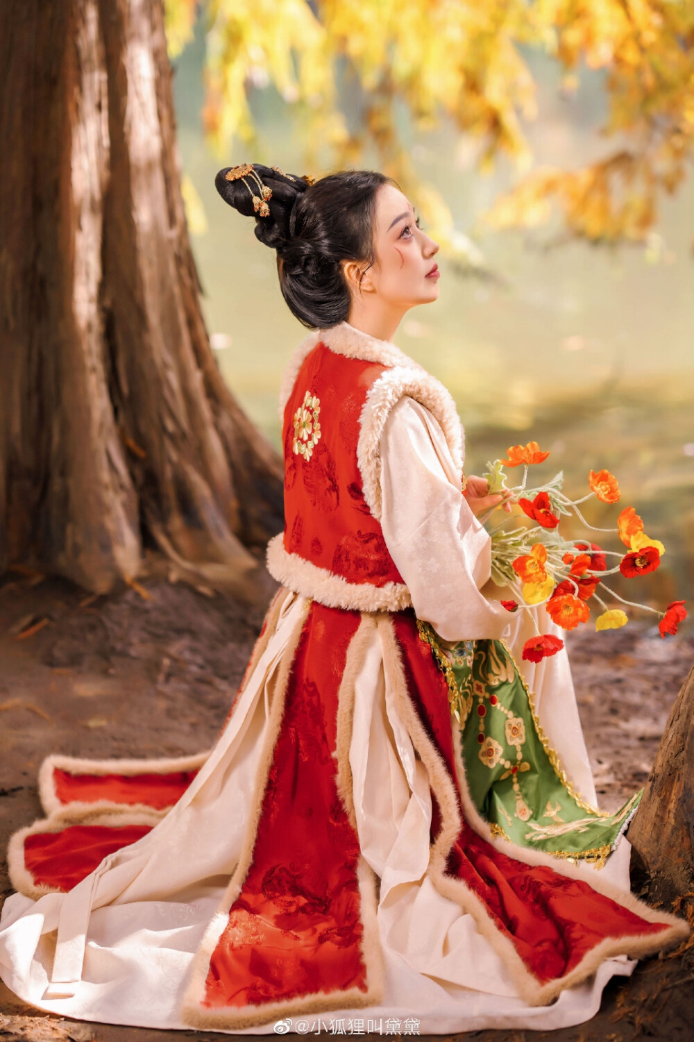 她