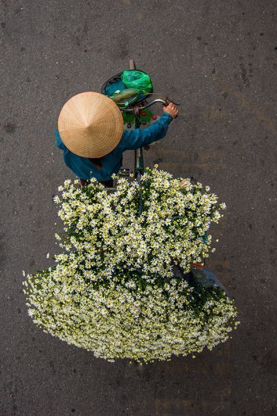 行走的卖花人