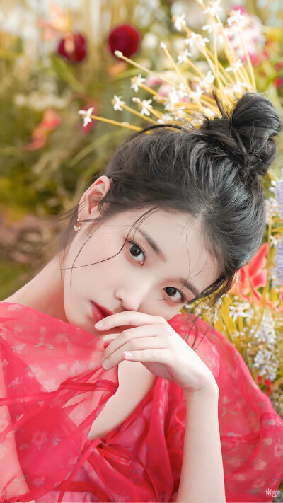 IU ｜ 李知恩
©__南宫_ 