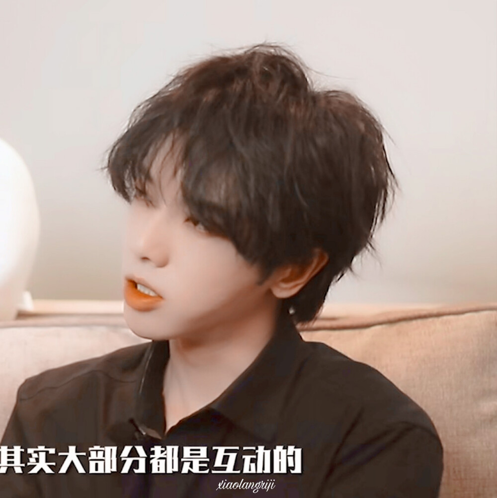华晨宇
cr.许唯
