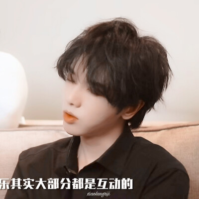 华晨宇
cr.许唯